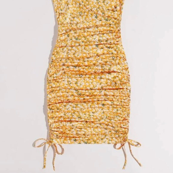 Yellow Floral Ruched Drawstring Dress - Picture 3 of 5